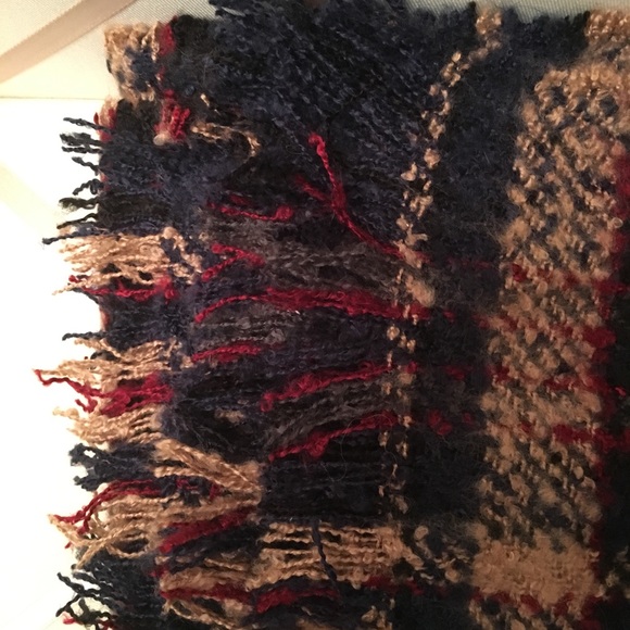 Blanket scarf. - Picture 7 of 8